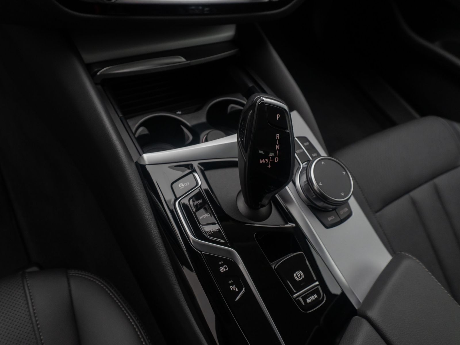 Fahrzeugabbildung BMW 530e Alarm DAB Kamera HiFi Leder Sport 18Zoll