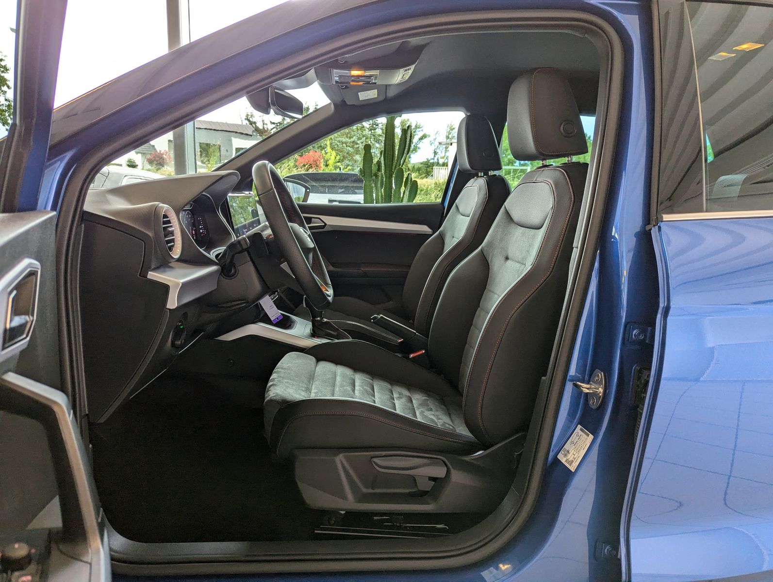 SEAT Arona 1.5 TSI DSG FR LED ACC Cam Dinamica AHK 18 - Image 12