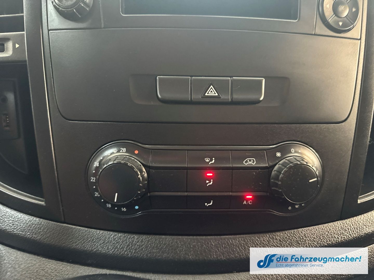 Fahrzeugabbildung Mercedes-Benz Vito Kasten 111 CDI WORKER FWD kompakt BlueTEC T