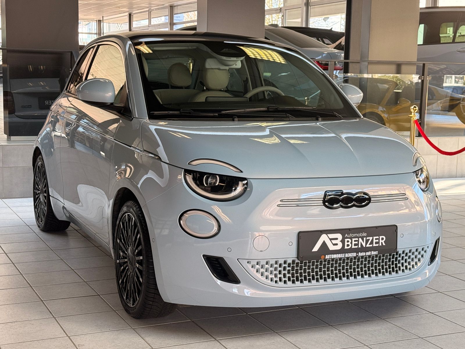 Fahrzeugabbildung Fiat 500e/ 3+1 /LA PRIMA/APPLE/NAVI/KAMERA/LED/LEDER