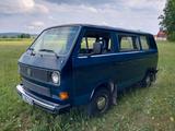 Volkswagen T3 Caravelle mit H-Zulassung - blaue Volkswagen T3 Caravelle