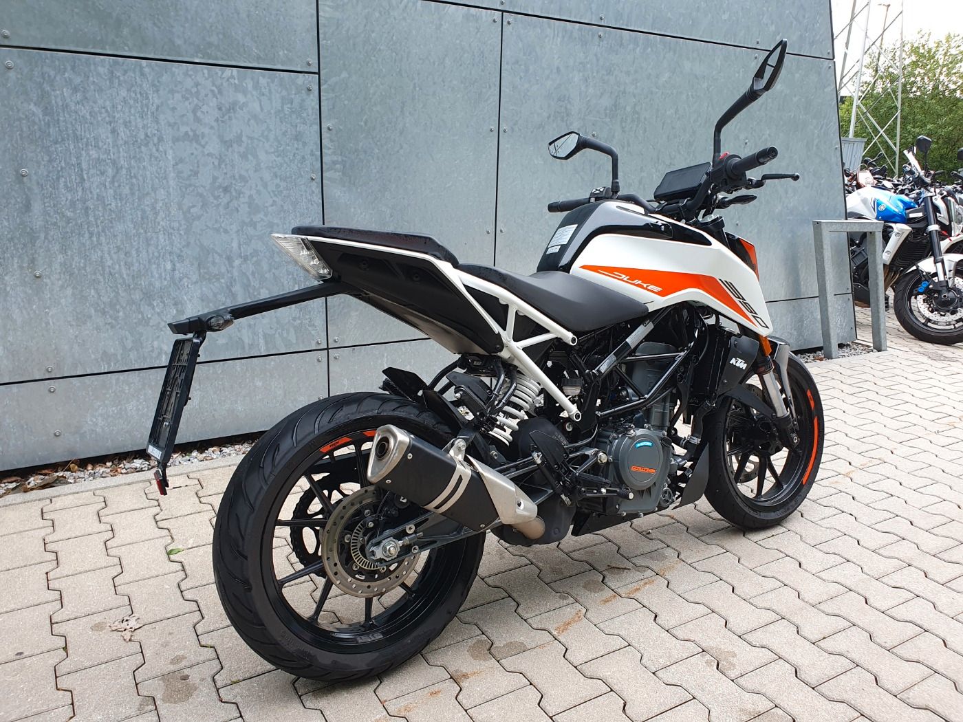 Fahrzeugabbildung KTM 390 Duke Modell 2022 mit Quickshifter