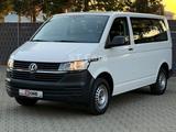 Volkswagen T6.1 Transporter Kombi 9 Sitze Klima PDC AHK - Jahreswagen: Transporter