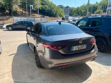 Alfa-Romeo Giulia - 2