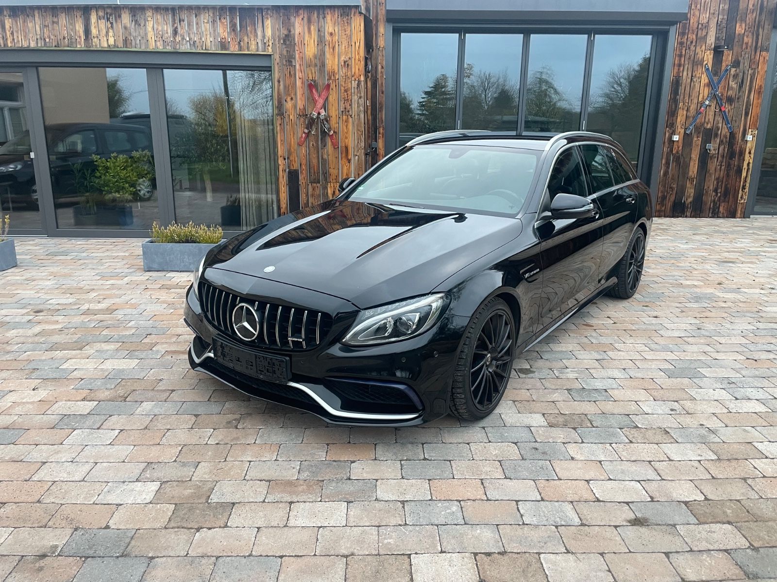 MERCEDES-BENZ C 63 AMG Mercedes-AMG C 63 T Driverspackage