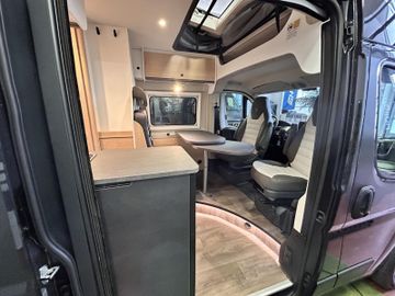 Sunlight Adventure Cliff 601 RT Stockbetten+Aufstelldach