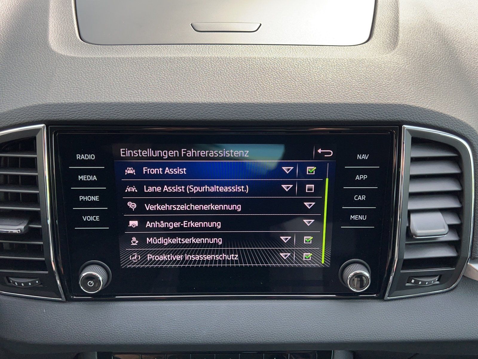 Fahrzeugabbildung SKODA Karoq 2.0 TDI Tour 4x4 DSG/VIRTUAL/AHK/KAMERA/