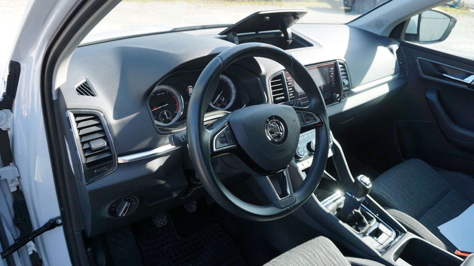Fahrzeugabbildung SKODA Karoq Style, LED, PDC, SR+WR, Apple CarPlay