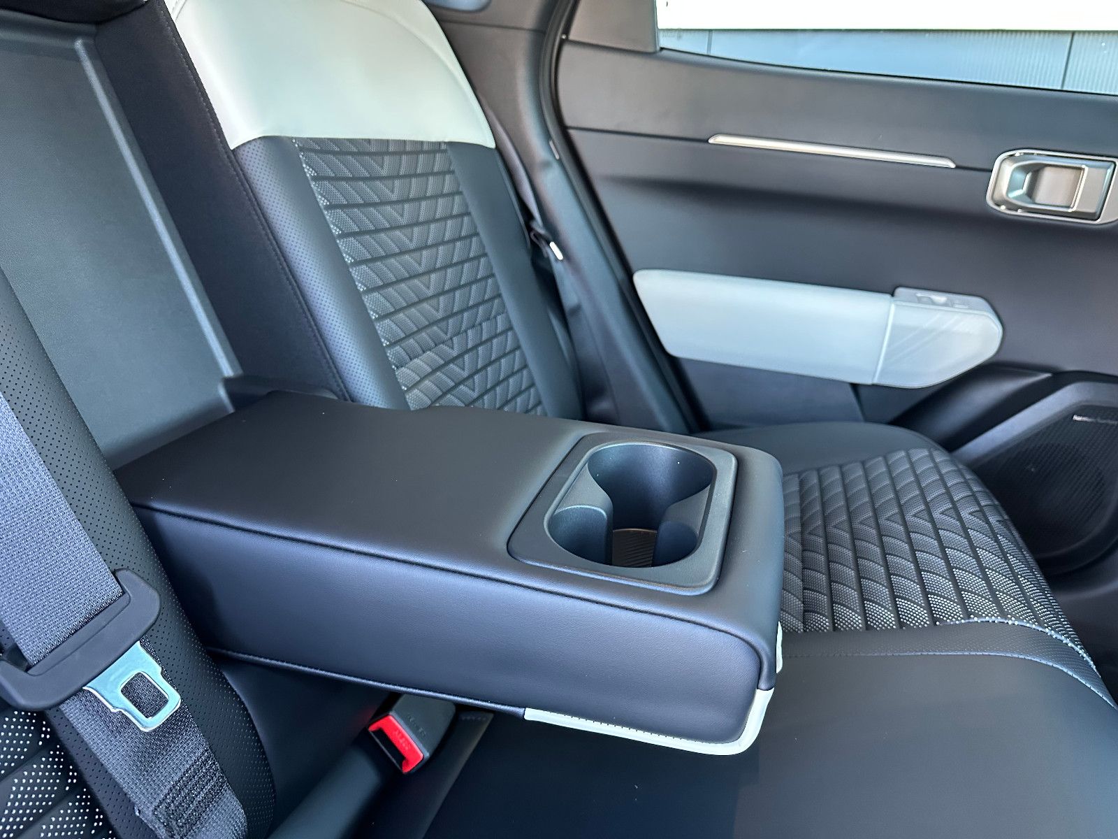 Fahrzeugabbildung Kia EV4 81 FWD GTL DWP COM CON GD