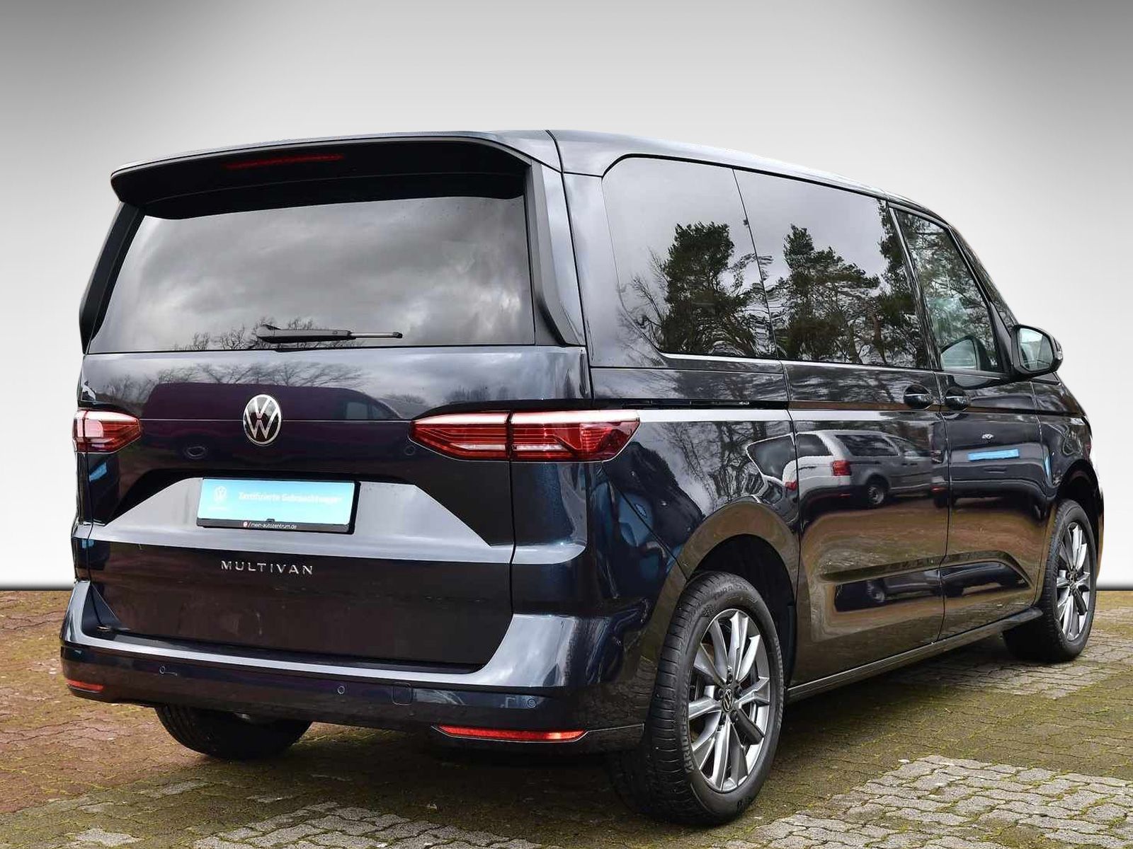 Fahrzeugabbildung Volkswagen T7 Multivan Life 1,5 TSI Alu Klima elektr. Heckk