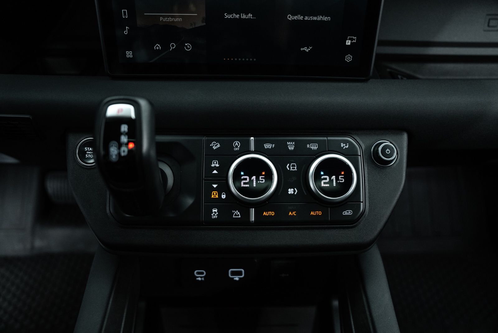 Fahrzeugabbildung Land Rover Defender 110 X-Dynamic SE EXPLORER/BLACK/PPF