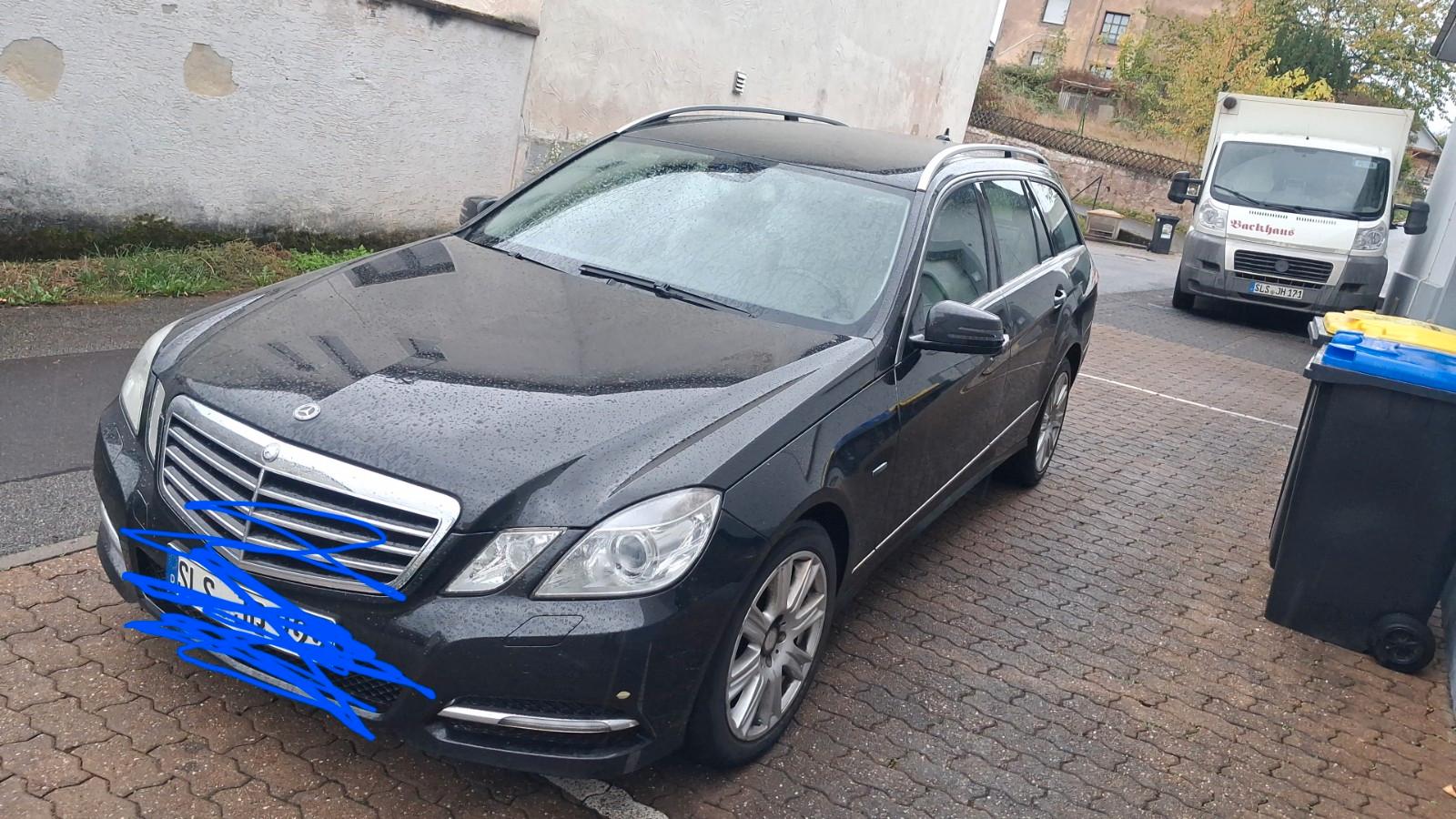 Mercedes-Benz E220 2011 — вигляд ззаду