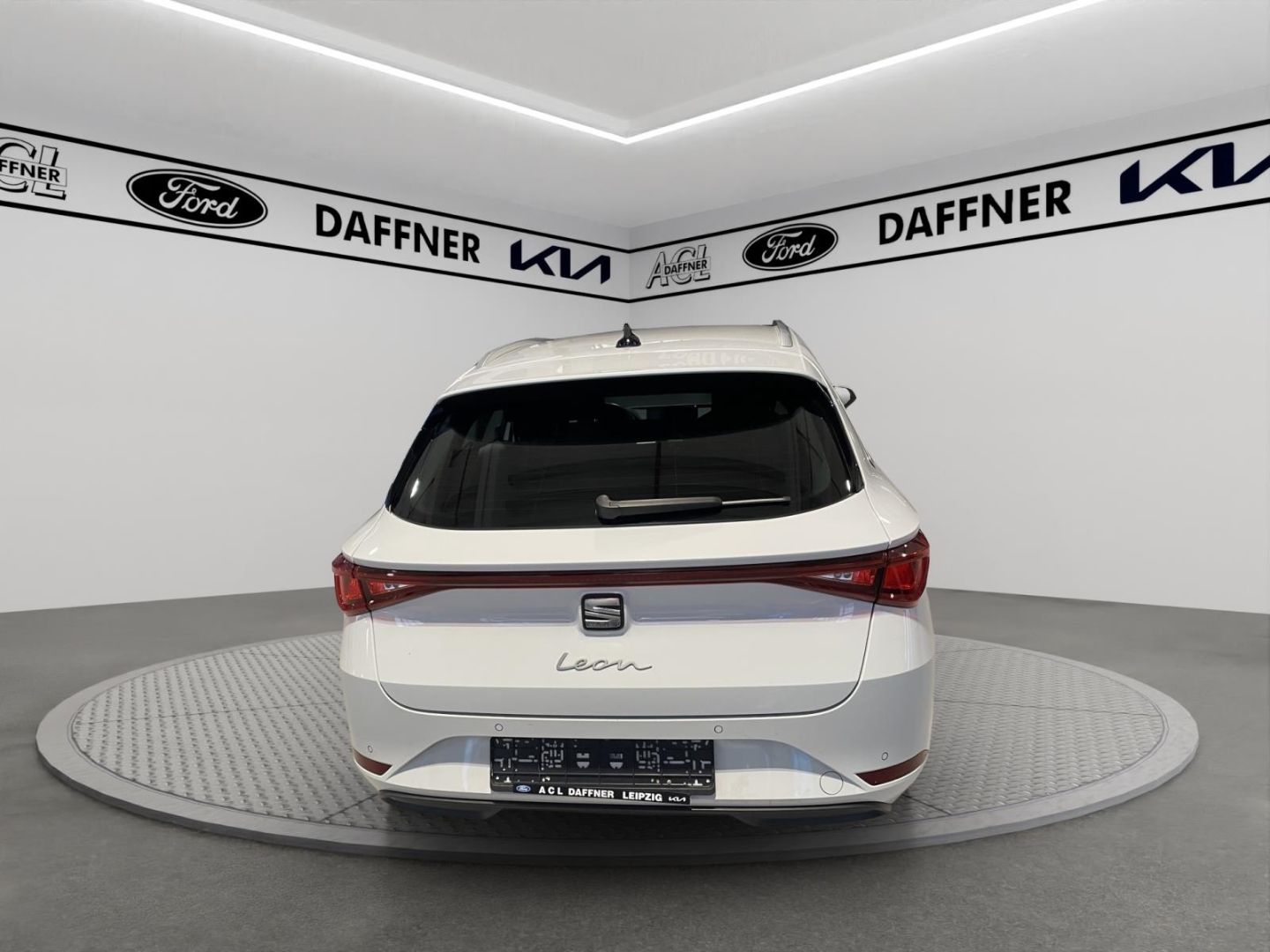 Fahrzeugabbildung SEAT Leon Sportstourer Style 1.5 TSI EU6d