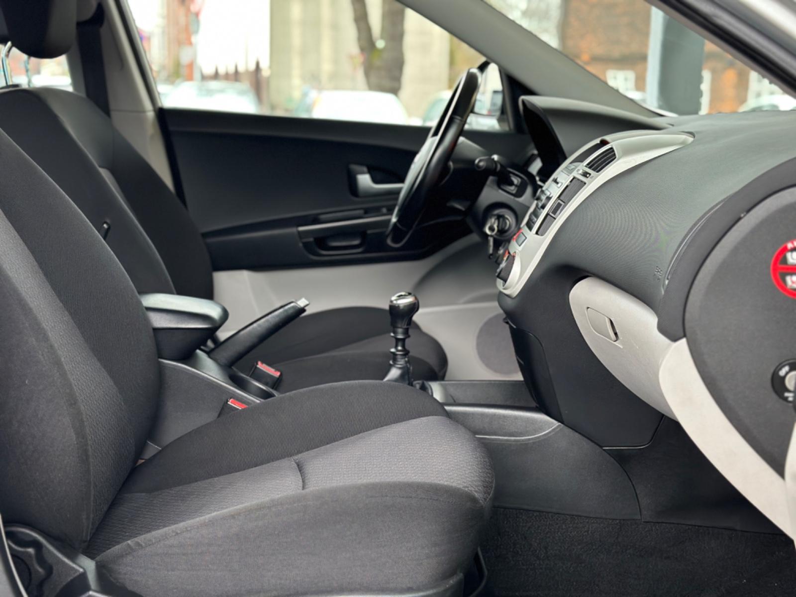 Kia cee'd 2009 — photo 15
