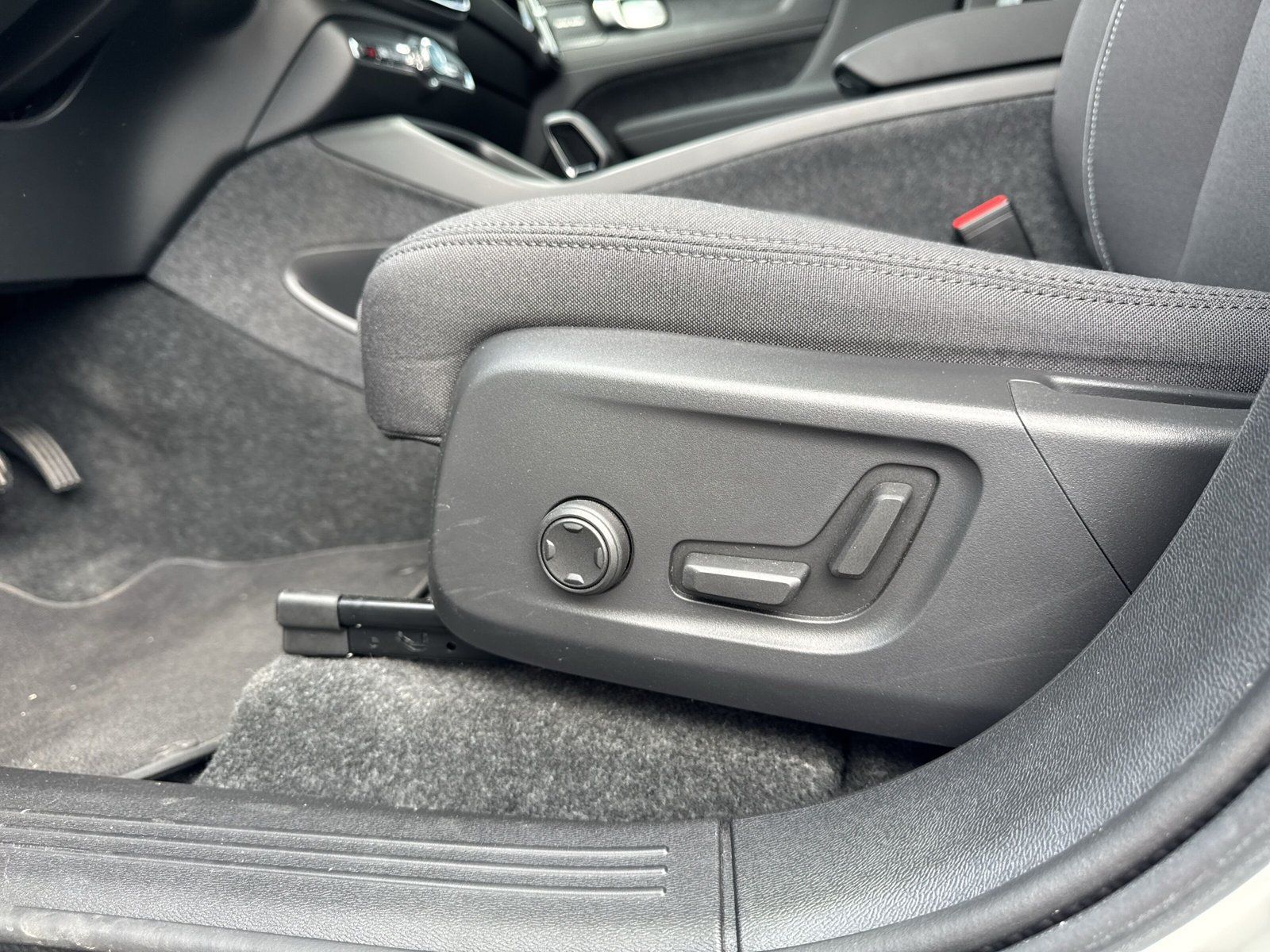 Fahrzeugabbildung Volvo C40  Ultimate Recharge Pure Electric #AWD