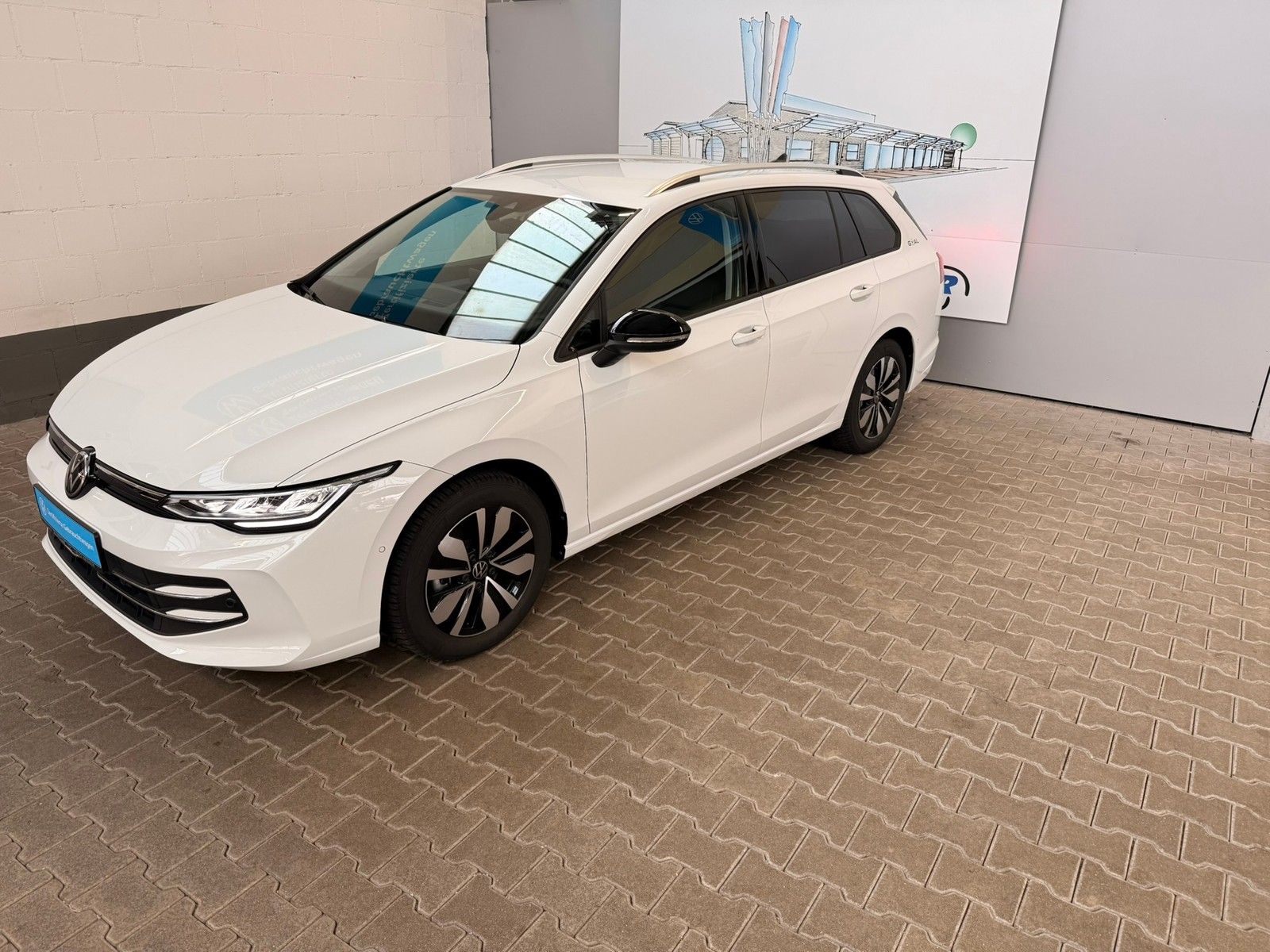 Fahrzeugabbildung Volkswagen Golf VIII Var. Goal 1.5 eTSI DSG +Kamera+Keyless