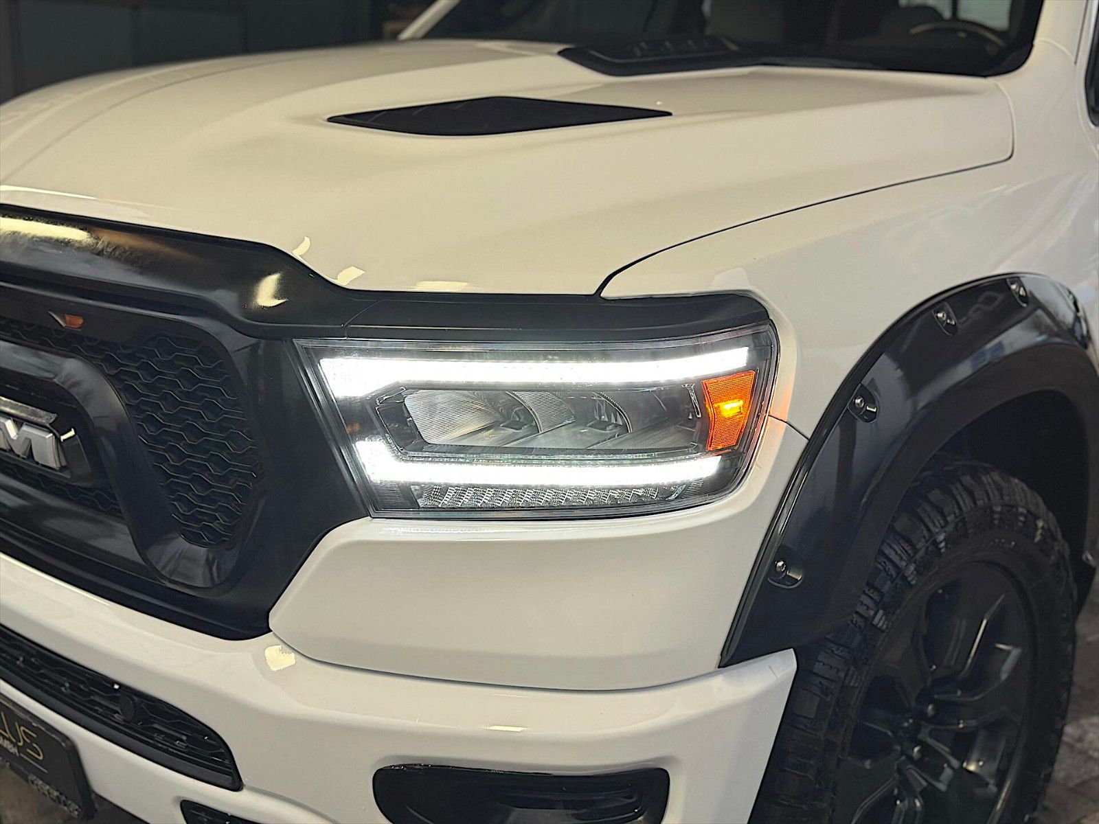 Fahrzeugabbildung Dodge RAM 5.7 V8 HEMI Night Editon Offroad LONGBED LED