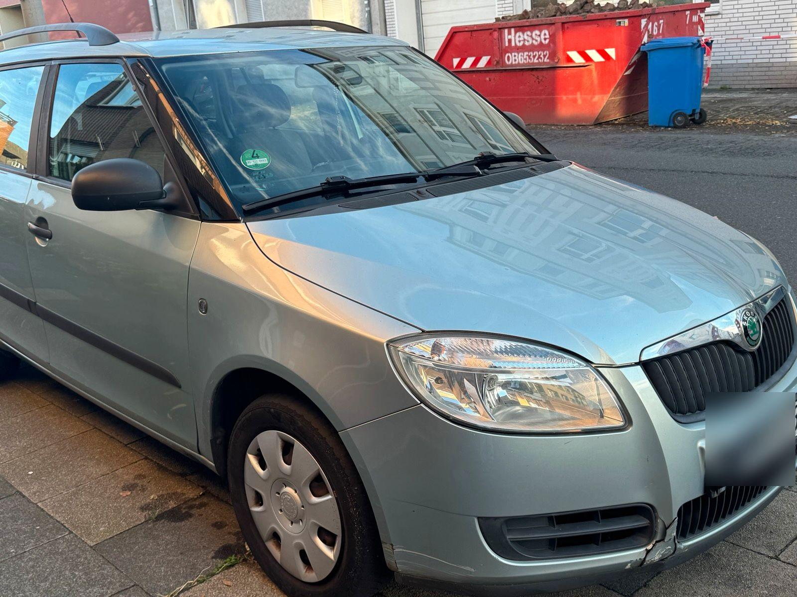 Skoda Fabia 2010 — rear view
