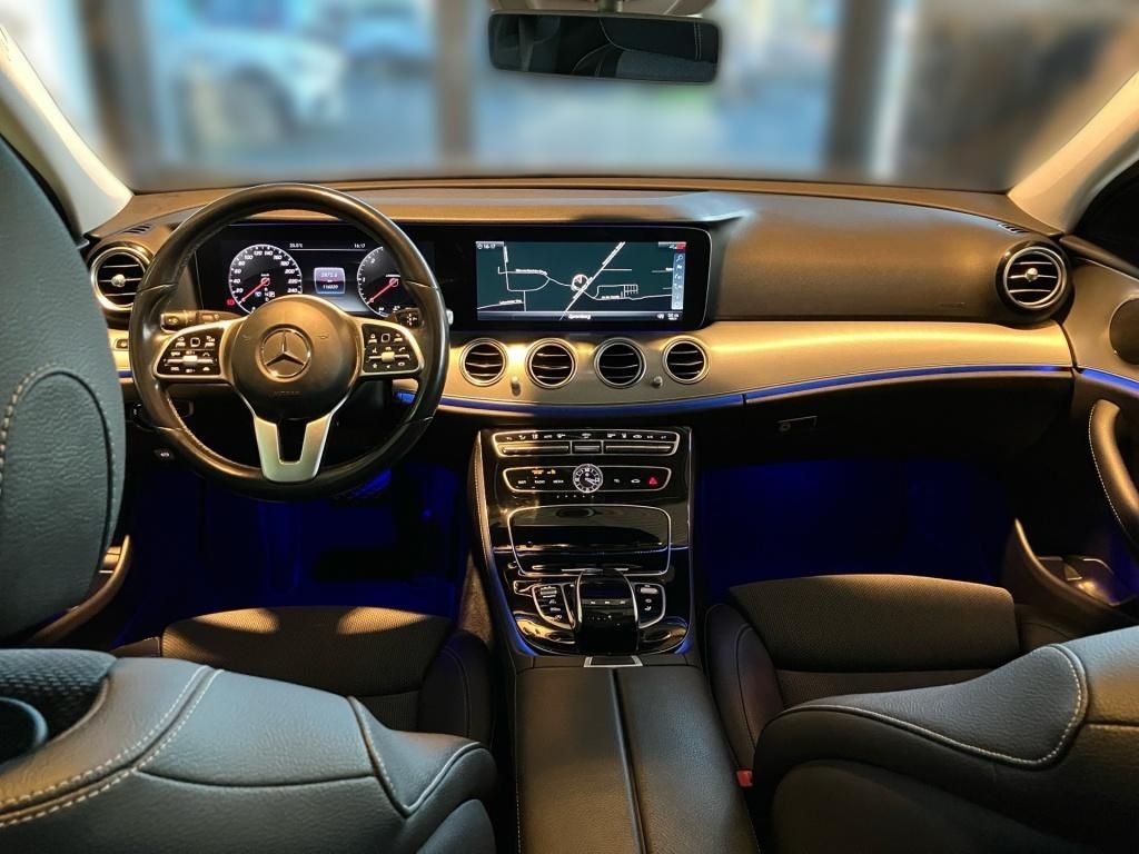 Fahrzeugabbildung Mercedes-Benz E 220 d T-Modell Pano STH Navi ACC PDC SHZ LED