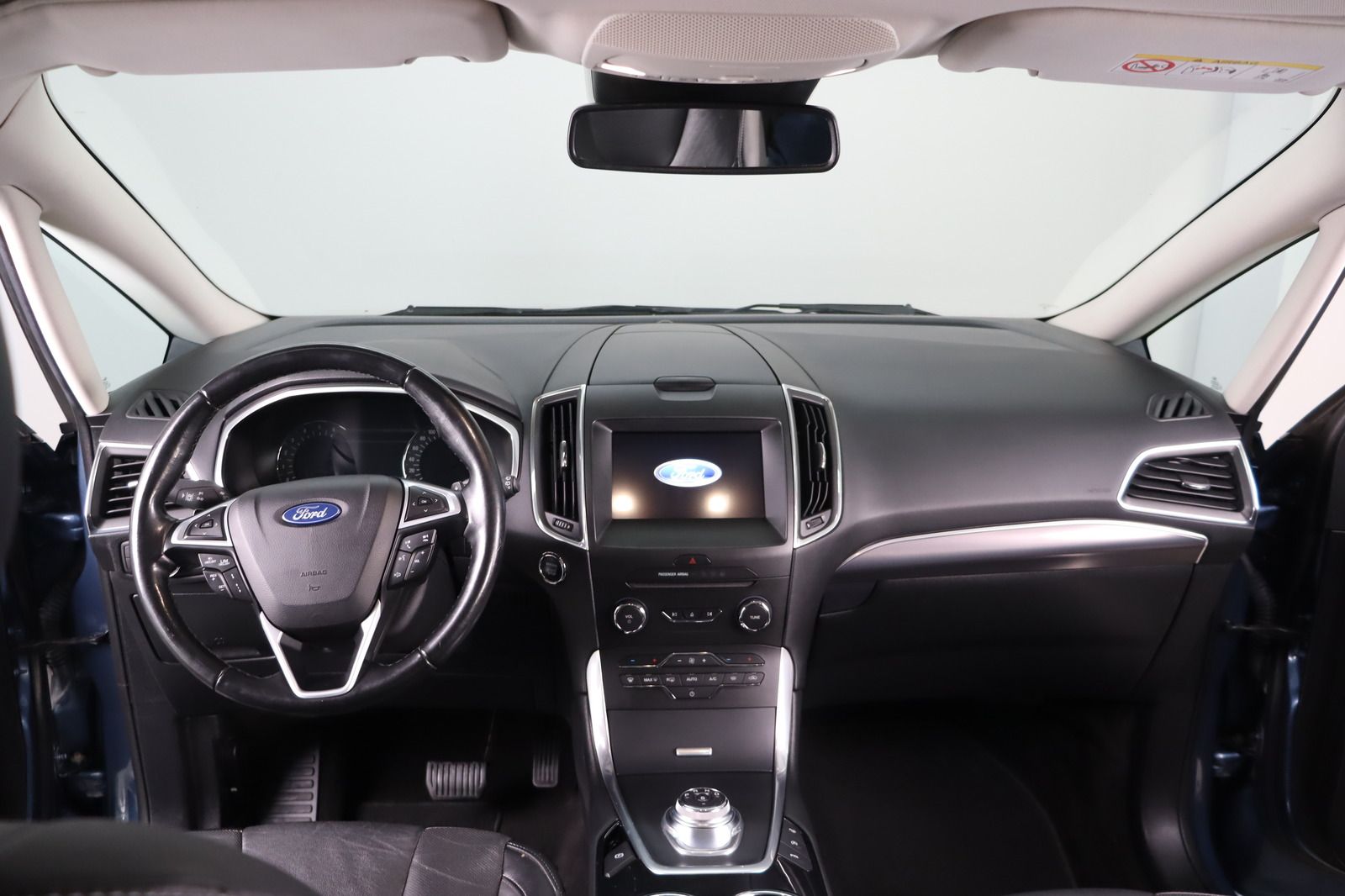 Fahrzeugabbildung Ford S-MAX * Massage * RFK * Pano Titanium