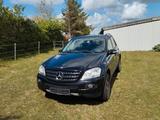 Mercedes-Benz ML 280 CDI 4MATIC - - schwarze Mercedes-Benz ML 280