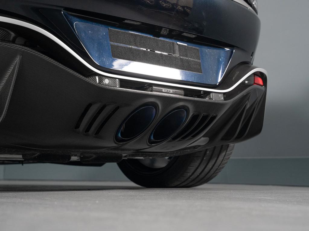 Aston Martin V12 Vantage