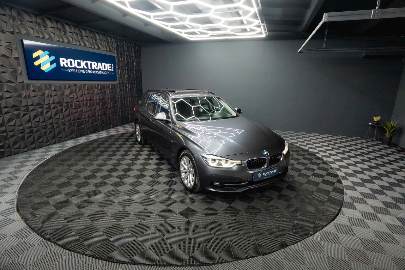 Fahrzeugabbildung BMW 335d xDrive Sport Line | LED | Pano | HUD | TÜV