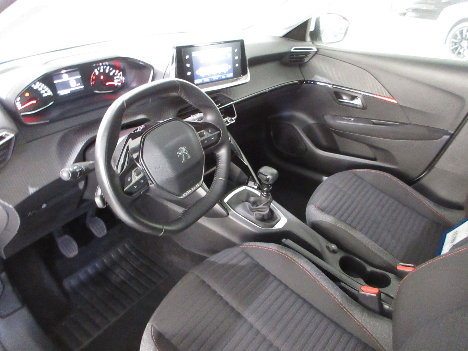 Fahrzeugabbildung Peugeot 208 Active 1.2T NAVI/LED/PDC/TEMPOMAT