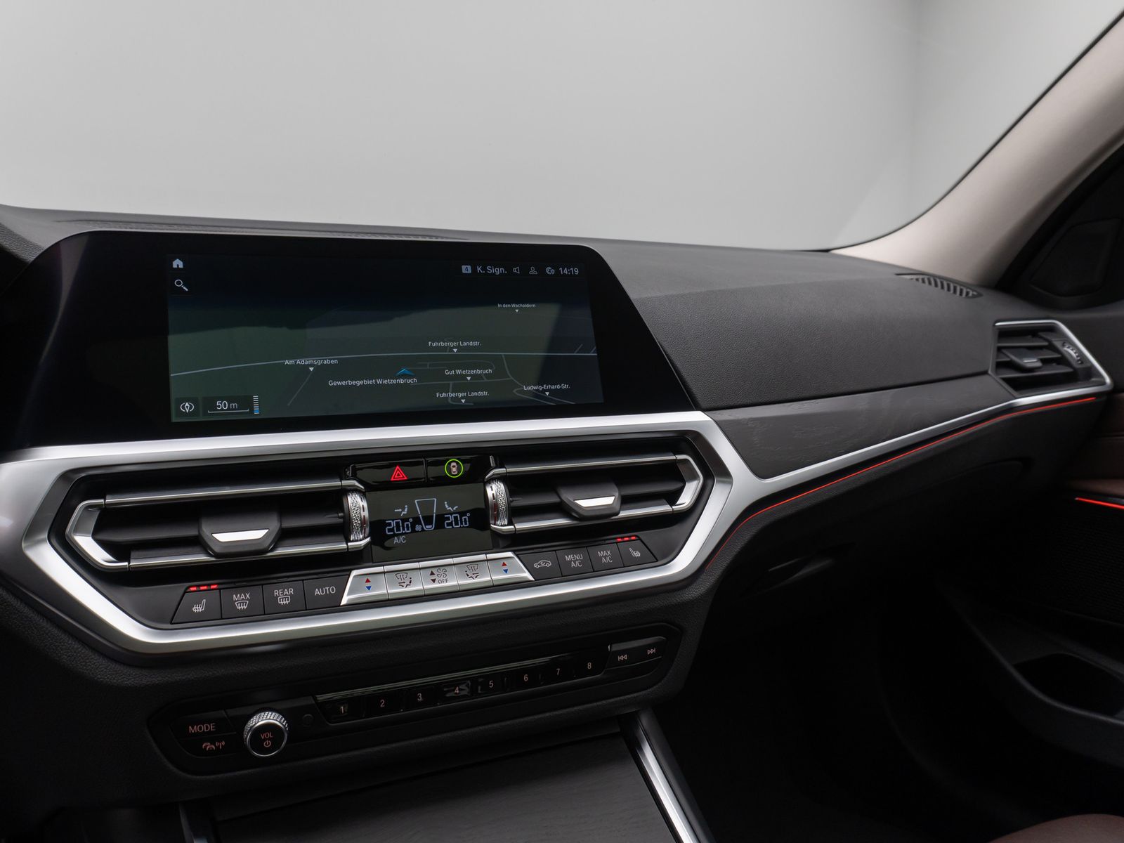 Fahrzeugabbildung BMW 330e Sport Line Panorama HUD DAB HiFi PDC Alarm