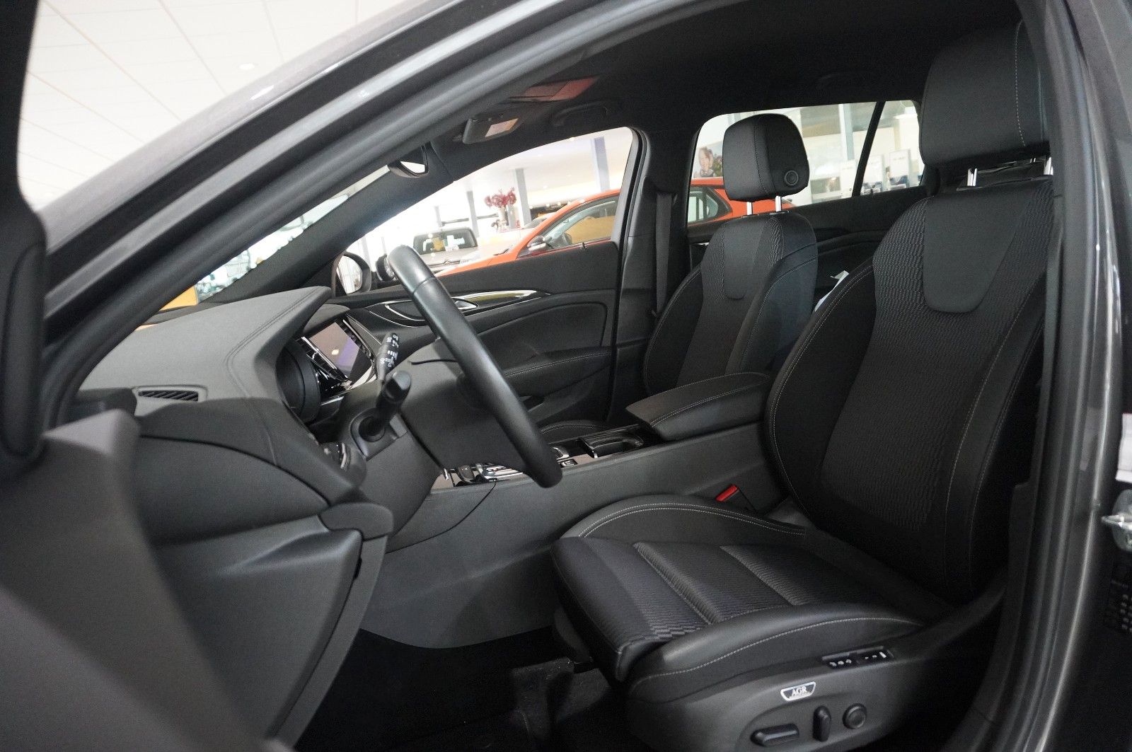 Fahrzeugabbildung Opel Insignia B ST 2.0D BUSINESS NAVI/LED/KAMERA/HUD