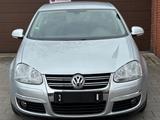 Volkswagen Jetta V Comfortline;NAVI;PDC;MFL;STZHZNG; - gebrauchte VW Jetta aus dem Jahr 2010