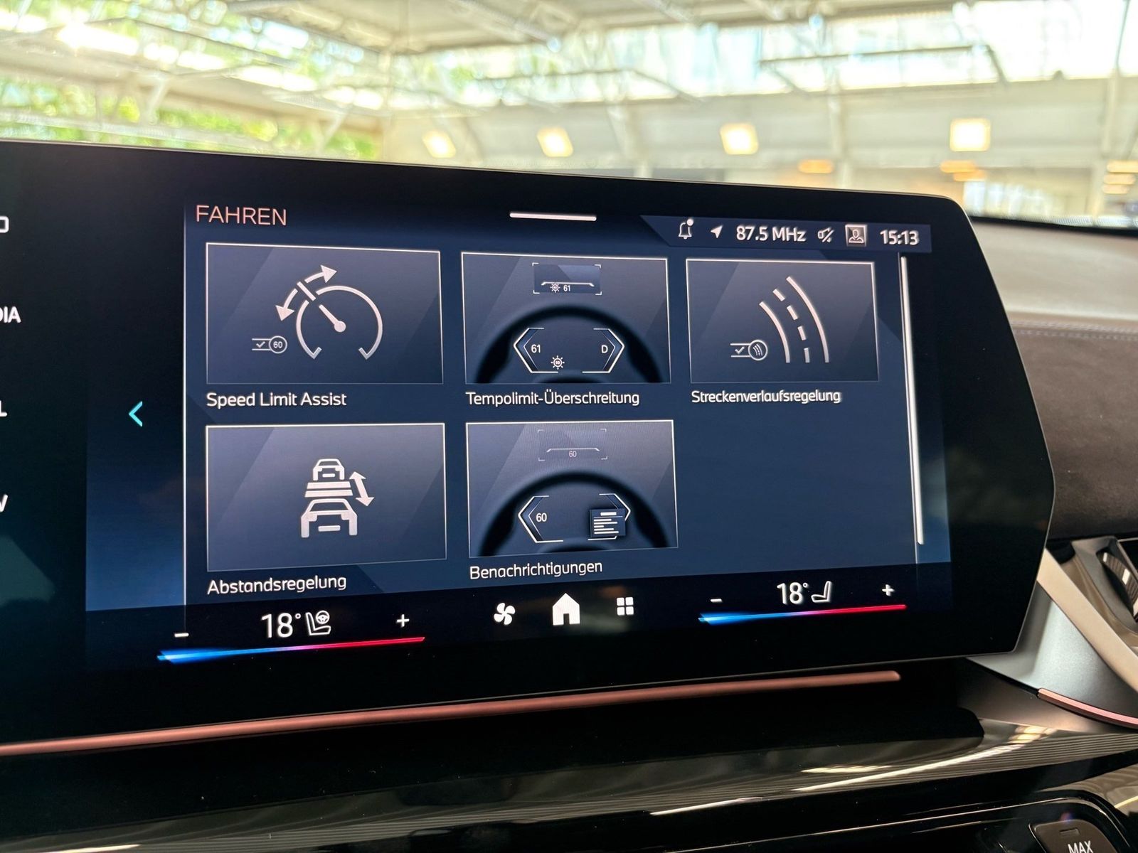 BMW iX2 - Bild 13