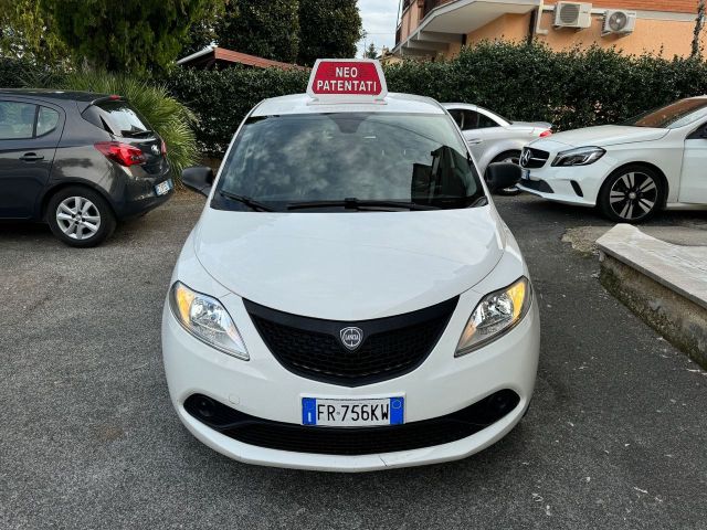 Lancia Ypsilon Elefantino 1.2 69 CV Neopatentati