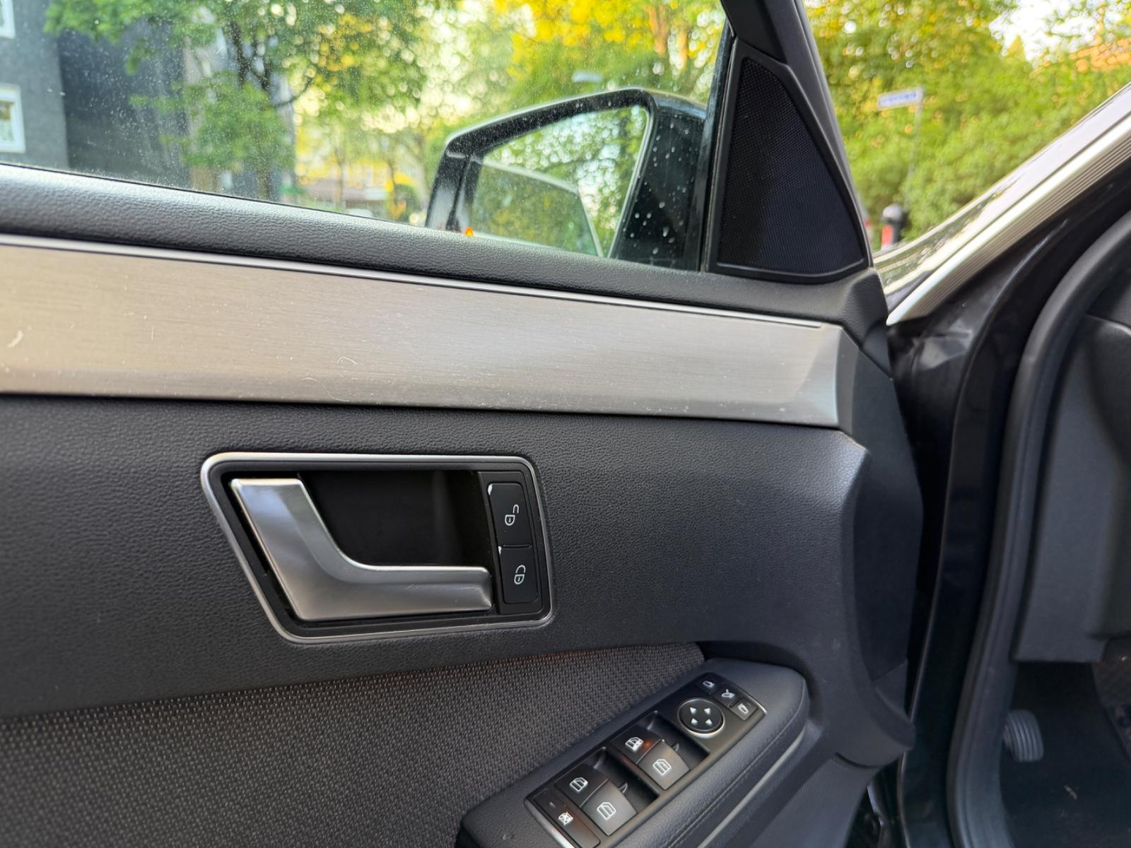 Mercedes-Benz E 300* BlueTec Hybrid