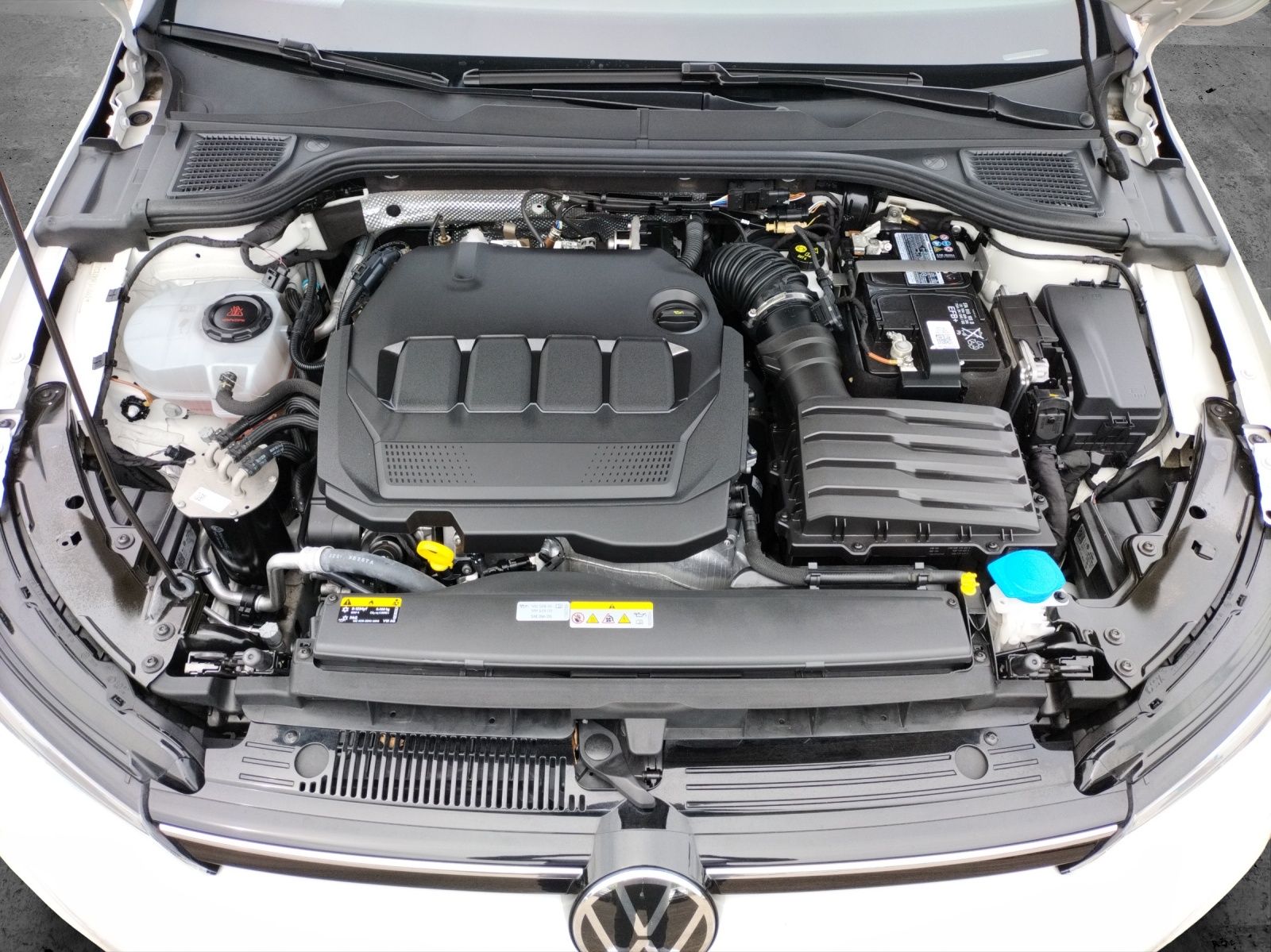 Fahrzeugabbildung Volkswagen Golf VIII TDI Life DSG LED Navi AID ACC PDC SH