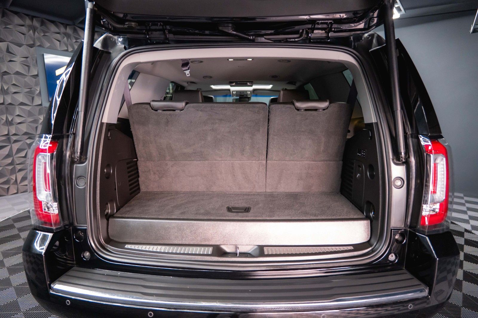 Fahrzeugabbildung GMC Yukon 6.2 V8 DENALI 4x4 LED *Unfallfrei*TV*ACC*