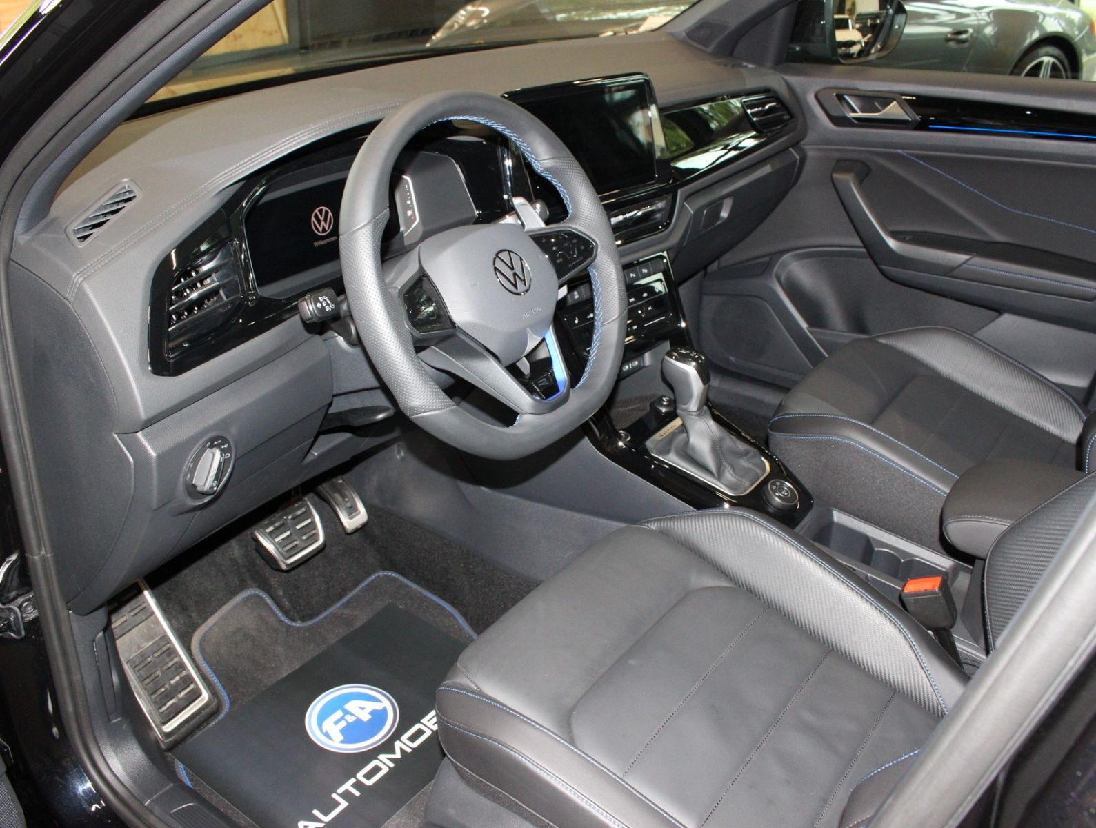 Fahrzeugabbildung Volkswagen T-Roc 2.0 TSI DSG 4MOTION R*NP 68k