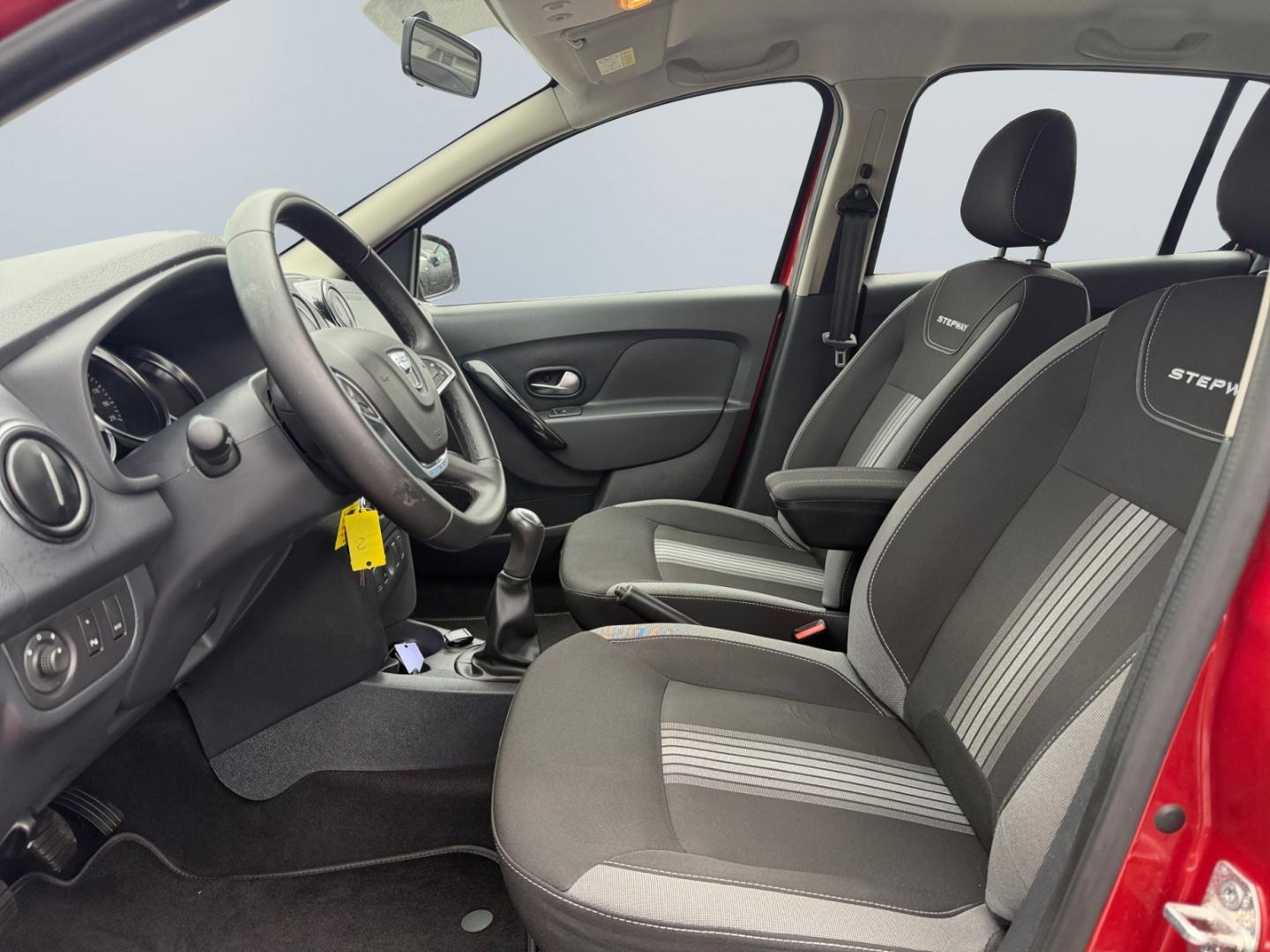 Dacia Sandero Stepway TCe 90 Celebration *AHK*Navi*CAM