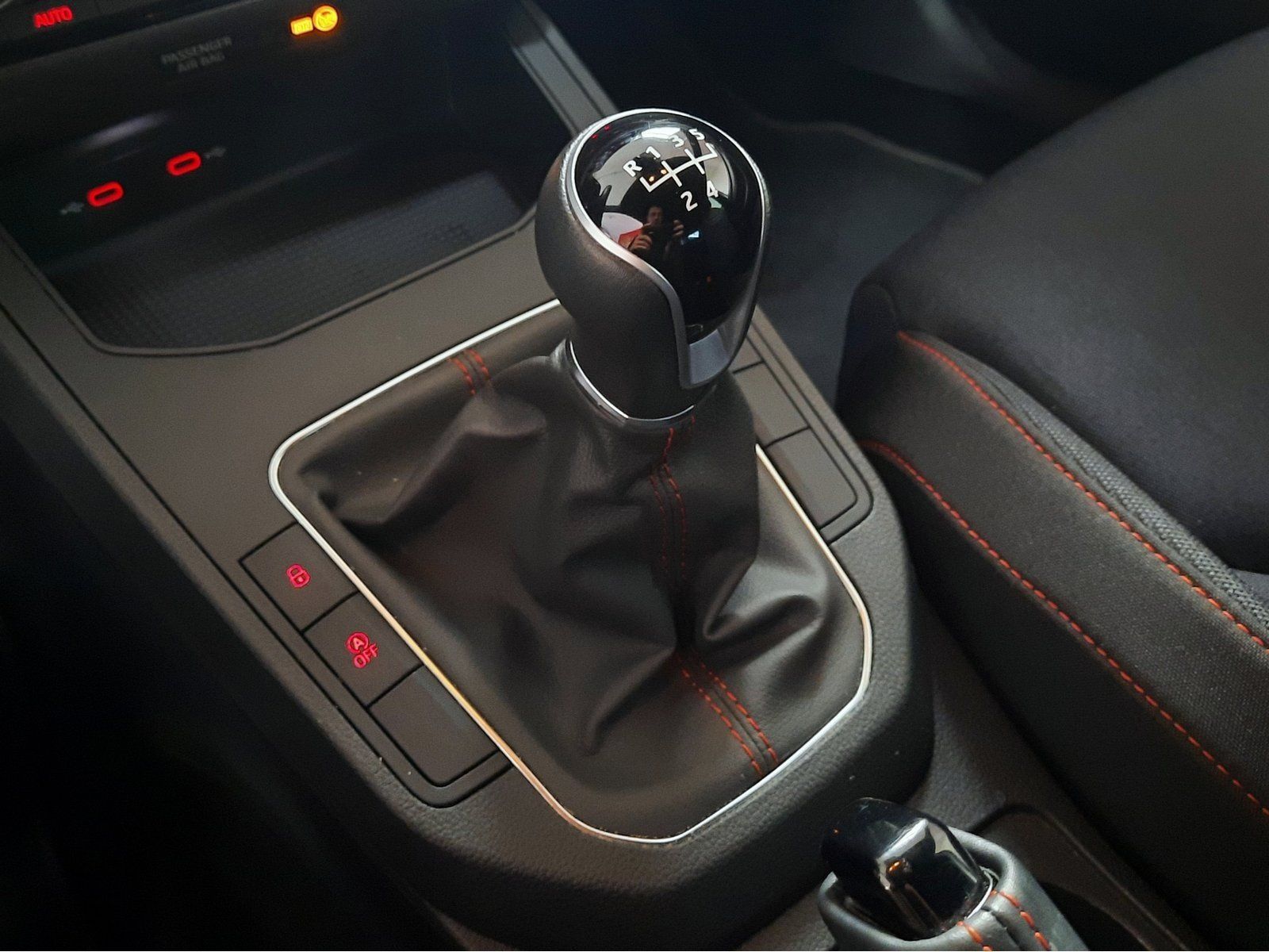 Fahrzeugabbildung SEAT Ibiza FR *LED*Einaprkh*Sitzhzg*App-Conn*Klima*