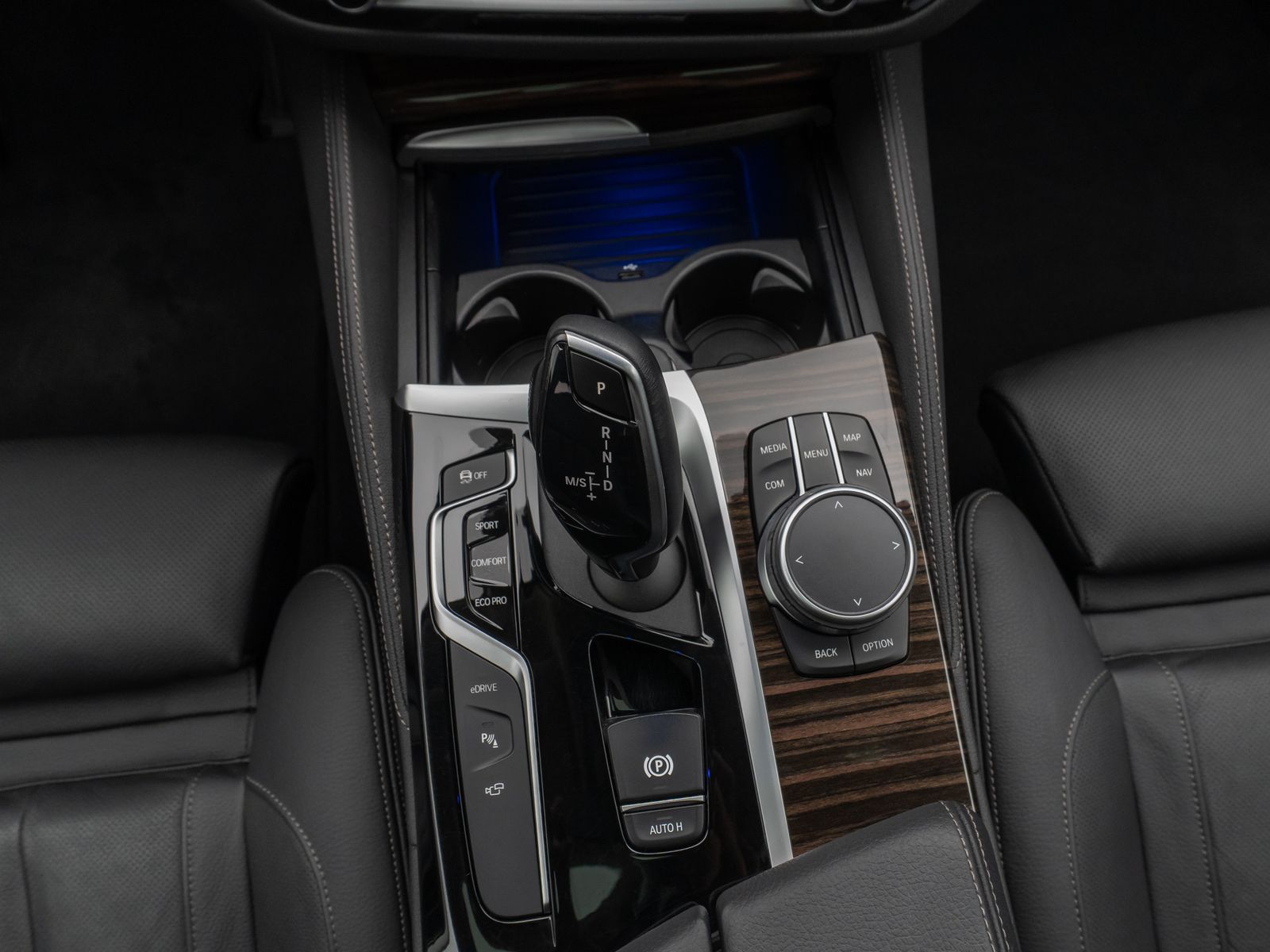 Fahrzeugabbildung BMW 530e xD LuxuryLine 360°Glasdach HUD HiFi Massage