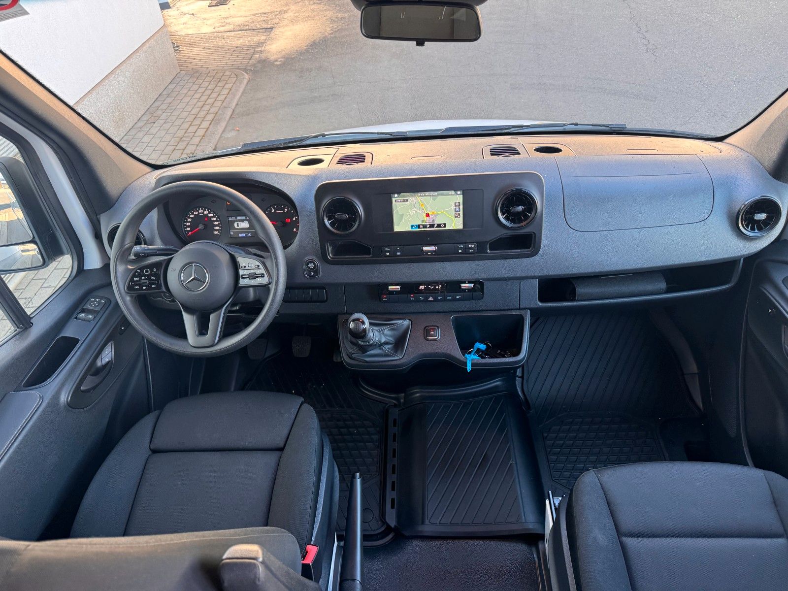 Fahrzeugabbildung Mercedes-Benz Sprinter 317 CDI Rollstuhl/Behinderten Lift