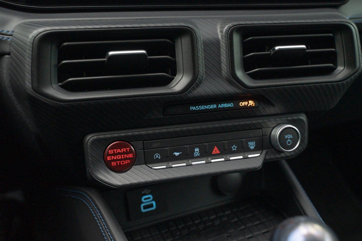 Ford Mustang (MUSTANG Dark Horse RECARO/Spoiler groß/1.Hand/CO)