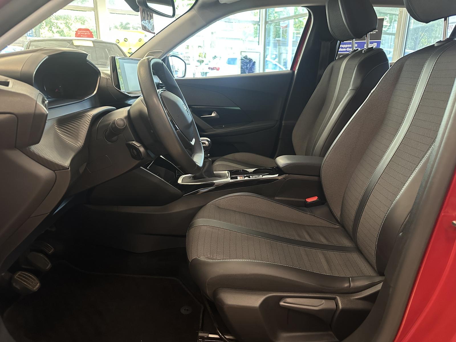 Peugeot 2008 Allure*LED*Tempo*1.Hand*Leder*CarPlay*PDC