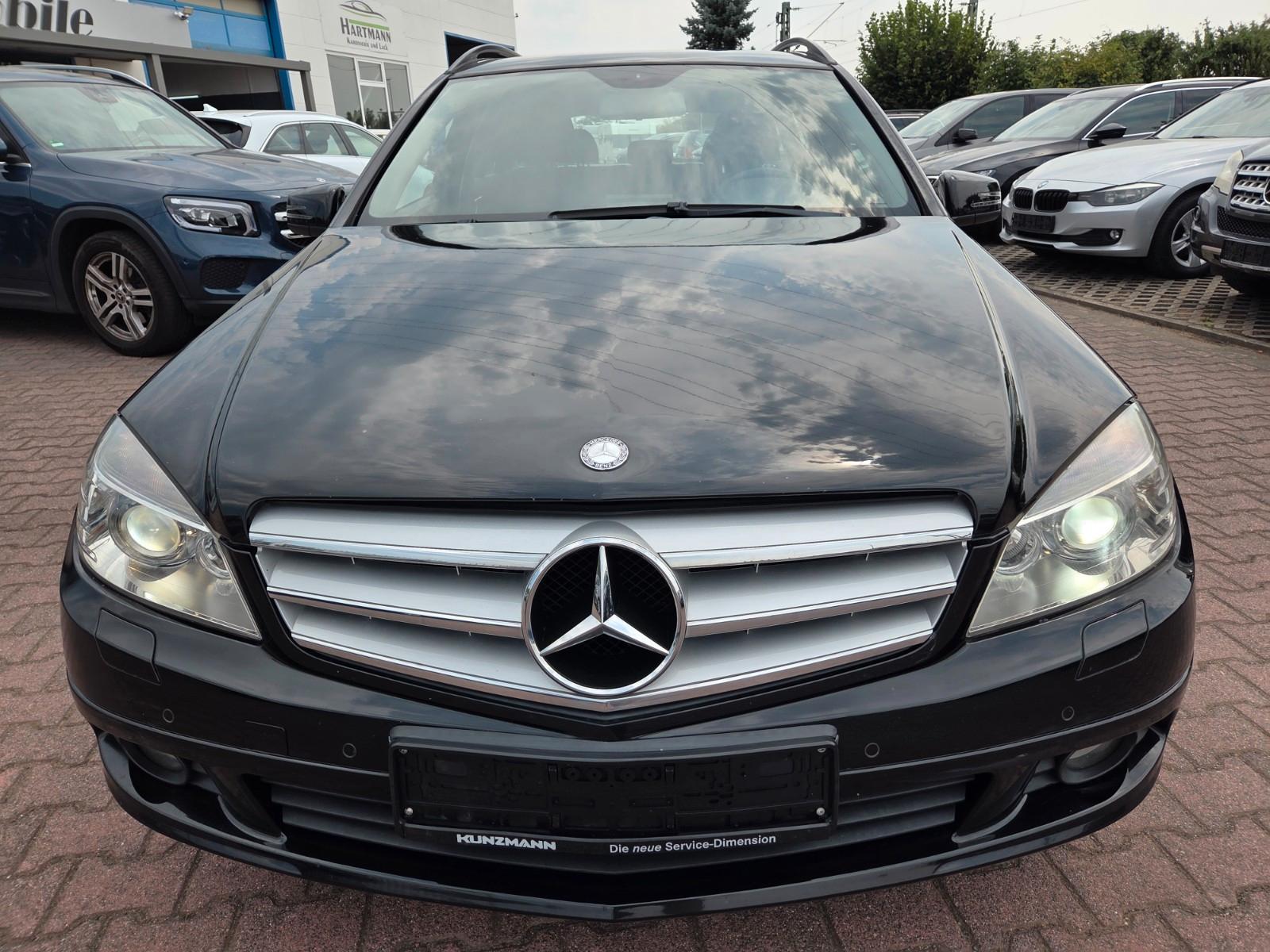 Mercedes-Benz C200 2010 — photo 21