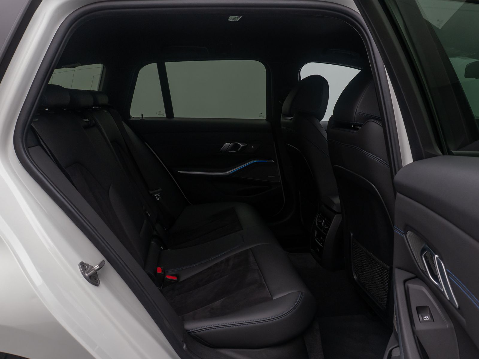 Fahrzeugabbildung BMW 330e M Sport HUD H/K DAB Kamera Alarm AHK 19Zoll