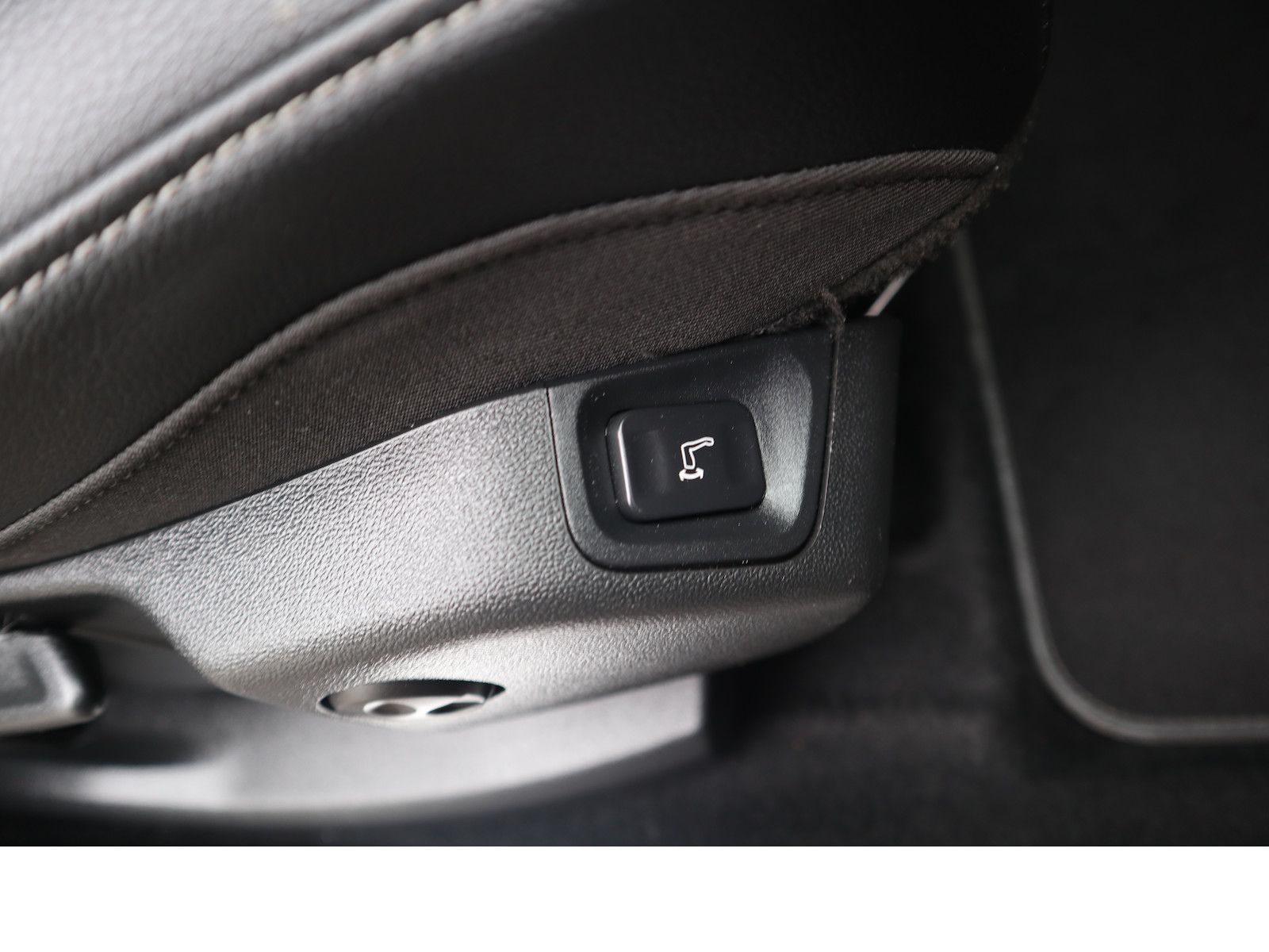 Fahrzeugabbildung Opel Grandland X Belüftete Sitze Navi Scheckheftgepf