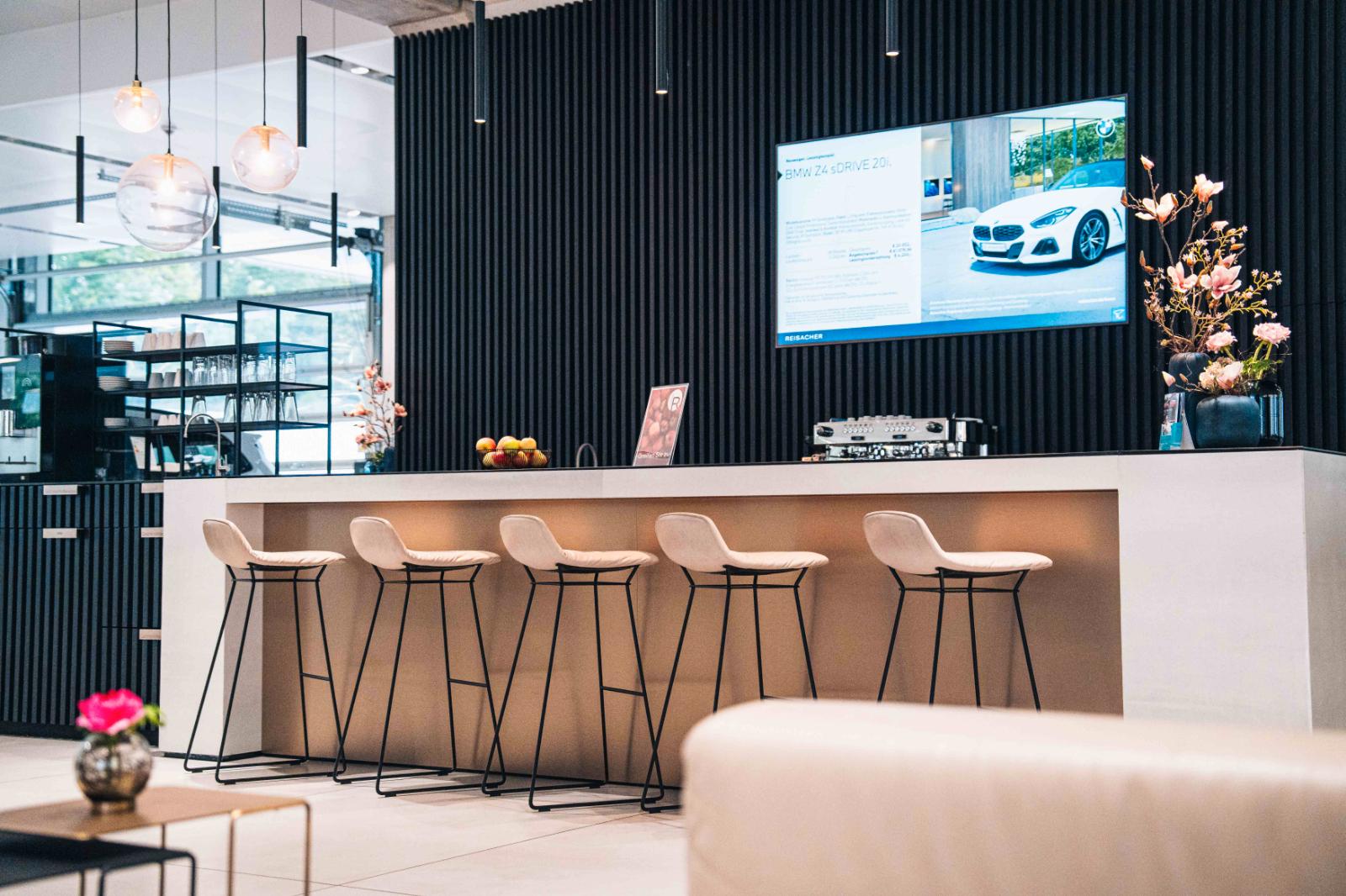 showroom-image-top