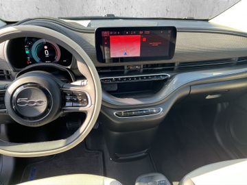 Fiat 500e La Prima 42kWh Navi+SHZ+Pano+RFK+Carplay