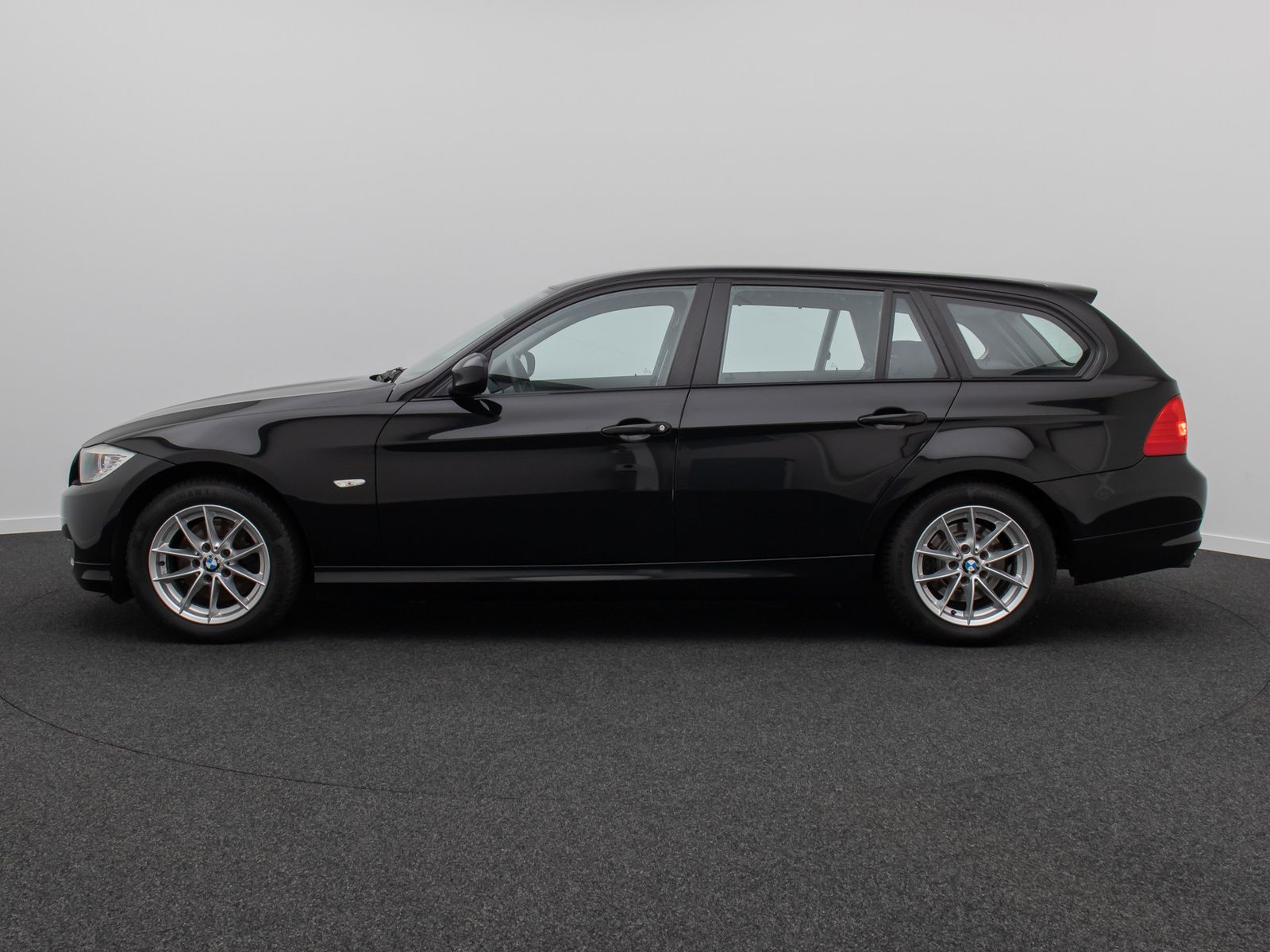 Fahrzeugabbildung BMW 318d GeschwindigReg PDC KlimaAut Freischprech