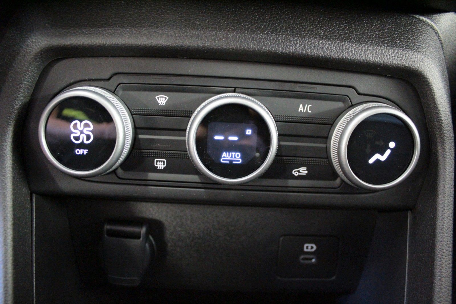 Fahrzeugabbildung Dacia Sandero Stepway TCe 90 Expression *WInterpaket*